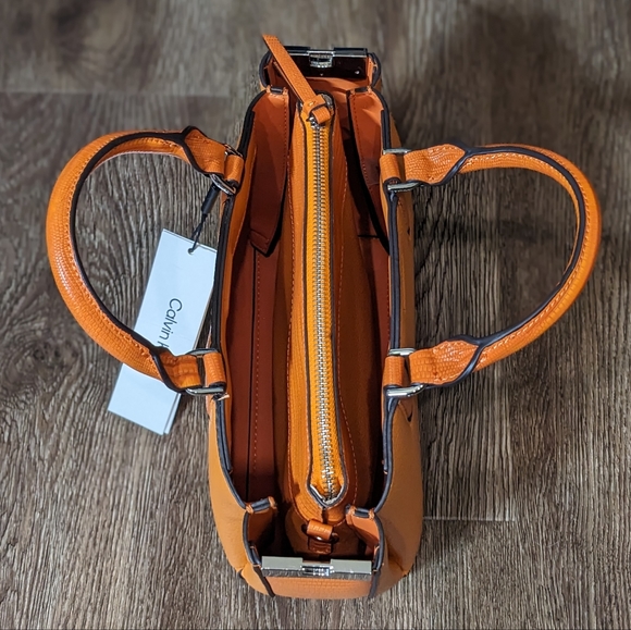 Calvin Klein Rita Crossbody - Flame Orange, NWT π¨ DISCONTINUED!π¨ - Picture 3 of 13